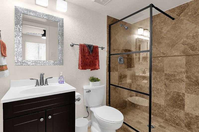 Bathroom in 2nd master bedroom