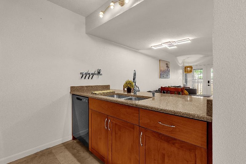 Furnished Finder property 615554_1 photo 13