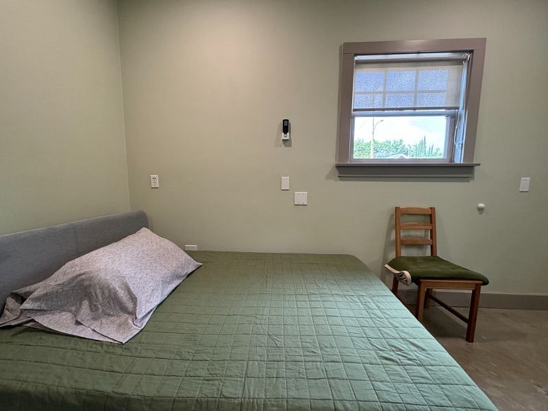 Full size bed