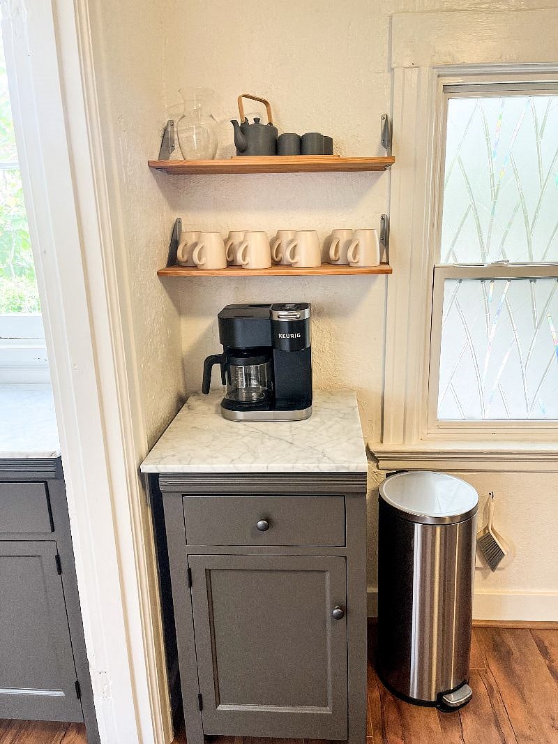 Kurig coffee maker, capable of making and individual cup of coffee or an entire pot of coffee depending on your need. Starter set of Kurig pods included to get you going.