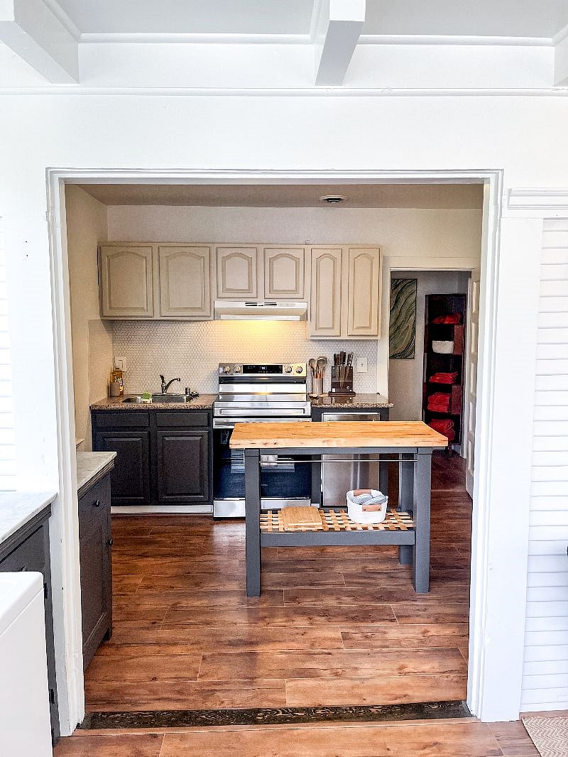Fully stocked kitchen.
