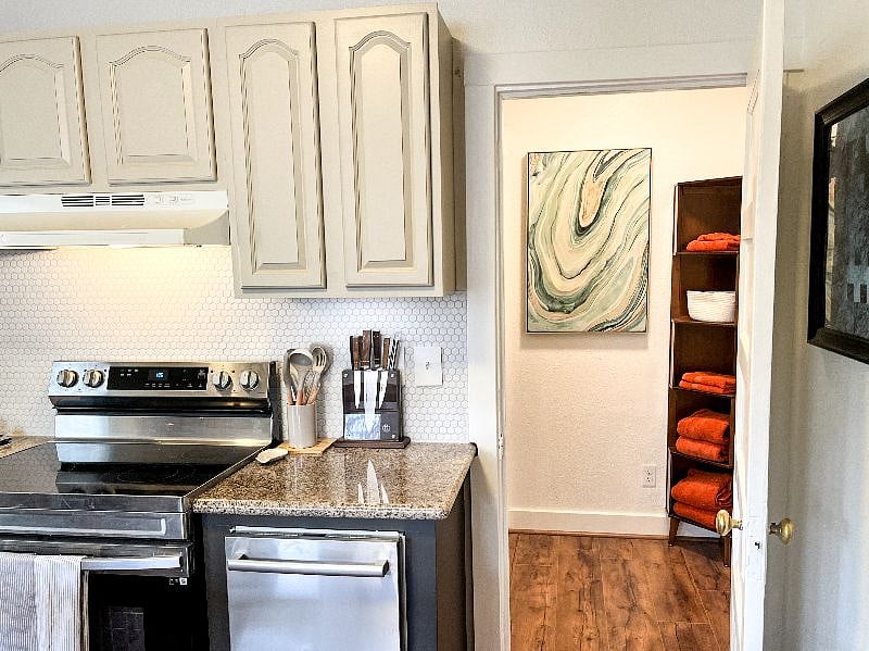 Furnished Finder property 615679_1 photo 12