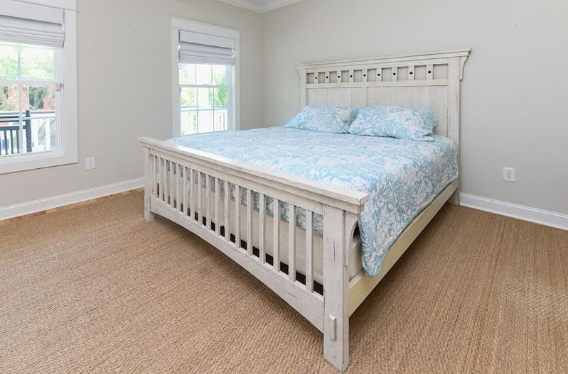 2nd bedroom-Queen