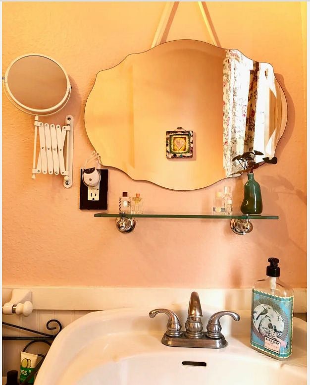 Second floor shared bathroom.