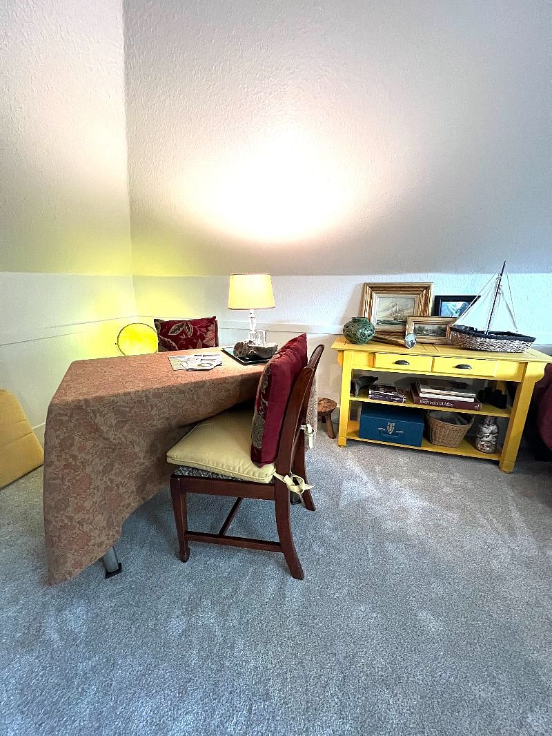 Dining are and work space,with high speed internet.