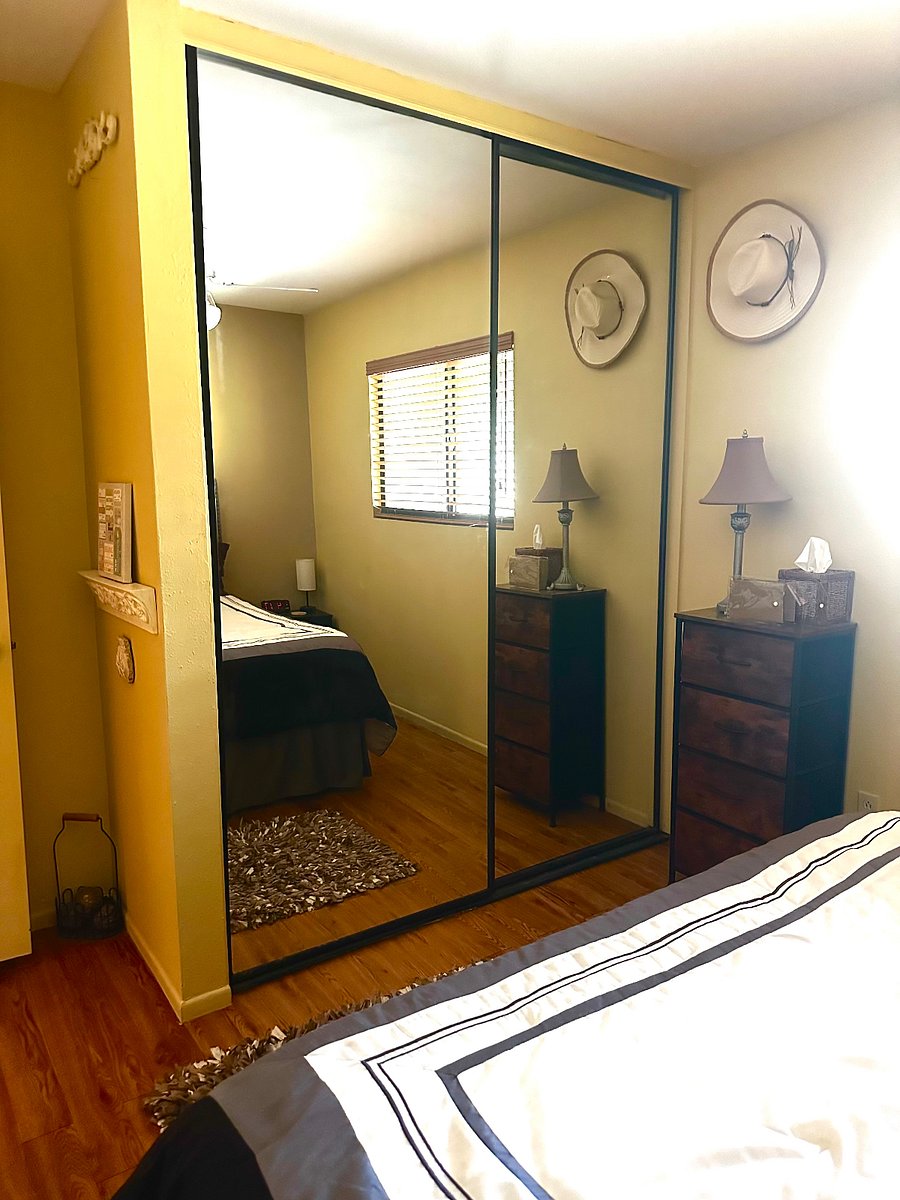Guest bedroom.