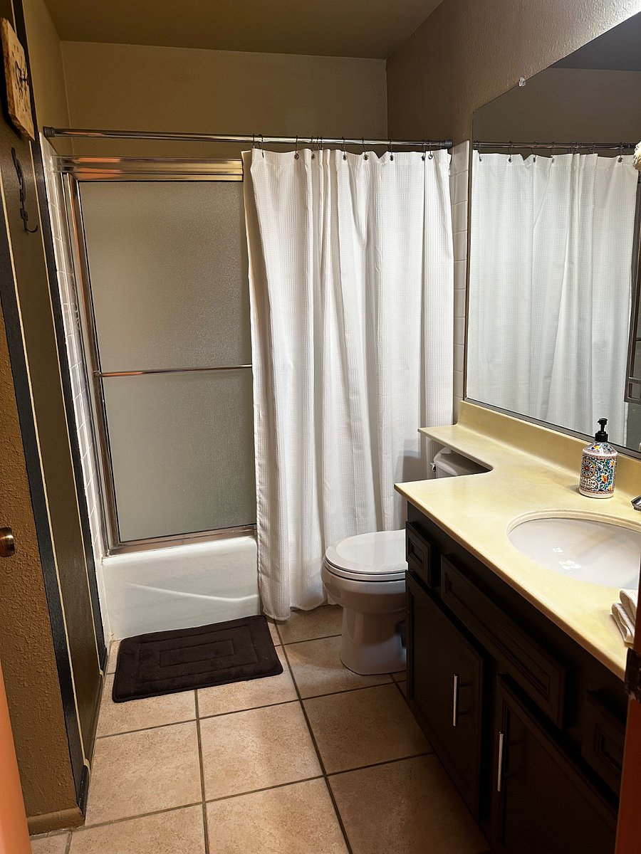 Guest bathroom.