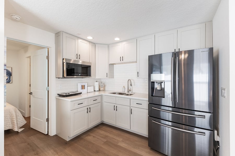 Fully Equipped Kitchenette. Convection Microwave, two burner cooktop, all pots and pans, mixing bowls, utensils needed. Even a Kuerig for that morning coffee.