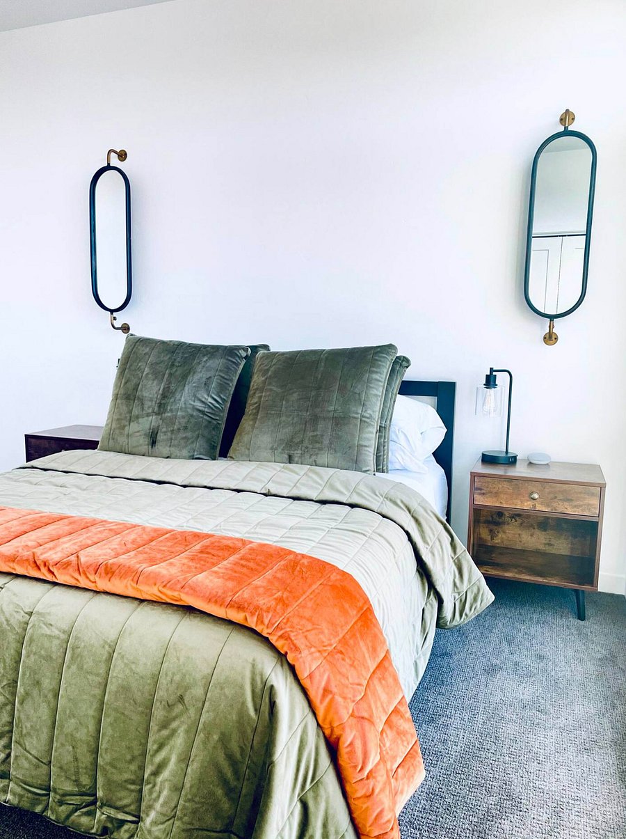 Bedroom 2 queen bed