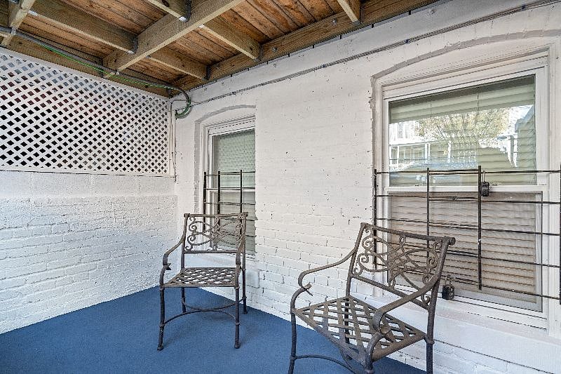 Private patio for use with great natural light