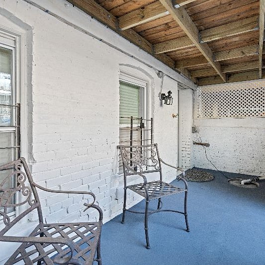Private front entrance with privacy from street