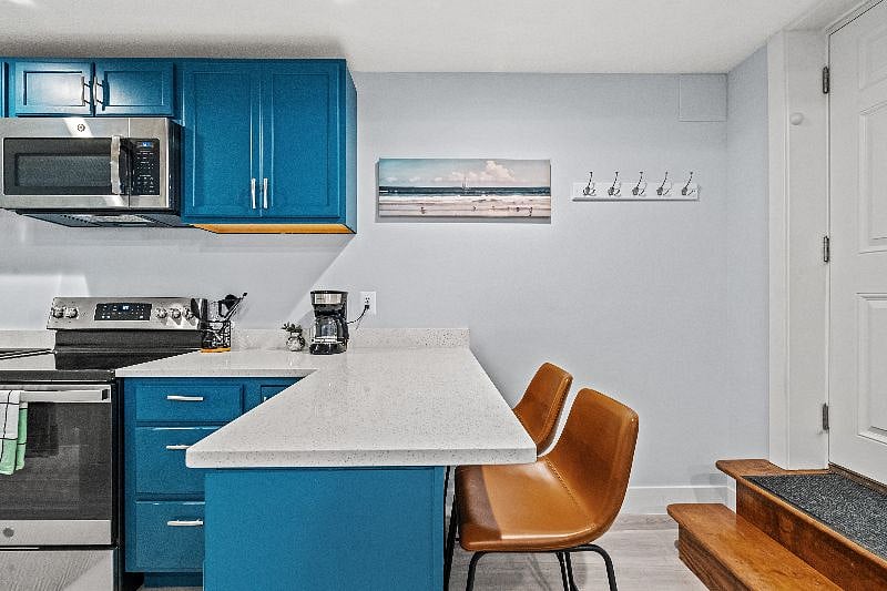 Eat in breakfast bar with counter stools