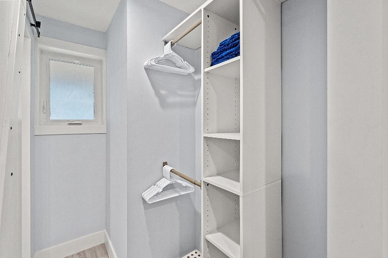 Bedroom built in closets