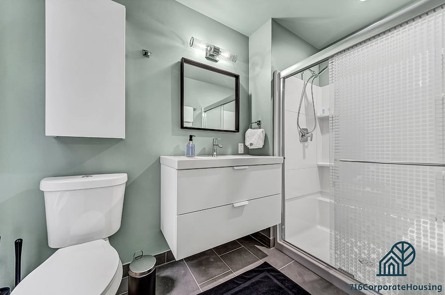 Full bathroom #2
