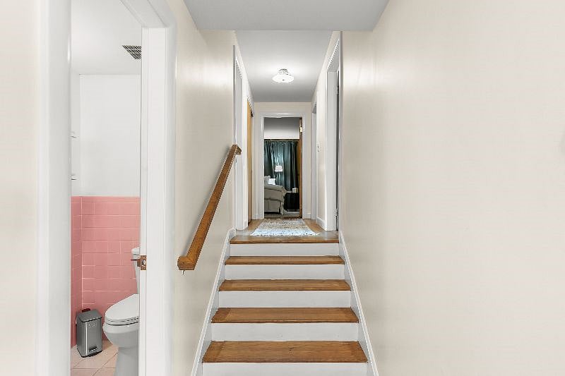Hallway to upstairs bedrooms.