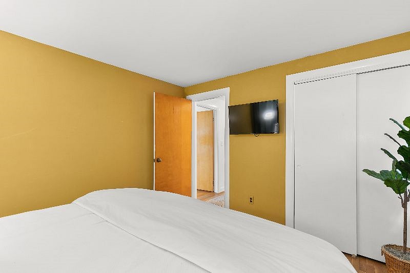 Upstairs King Bedroom 2.