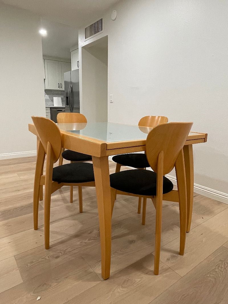 Expandable Dining Table