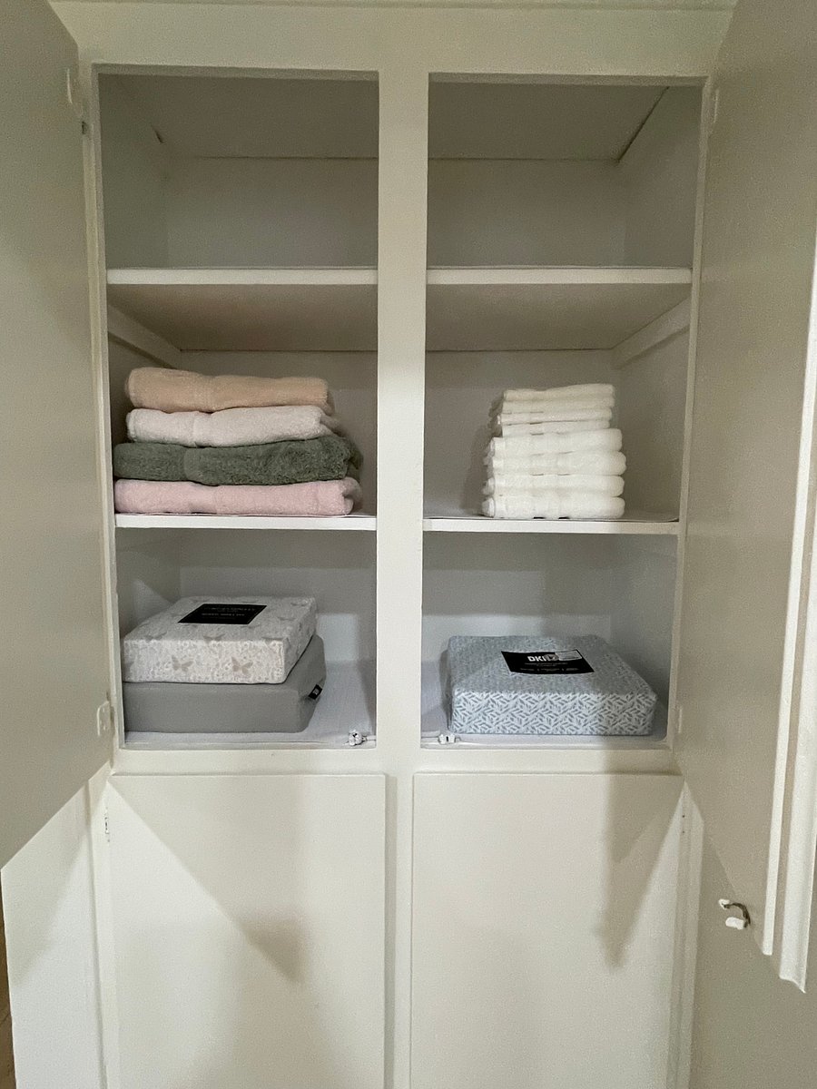 Extra Towels. Extra Queen and Full bedsheets