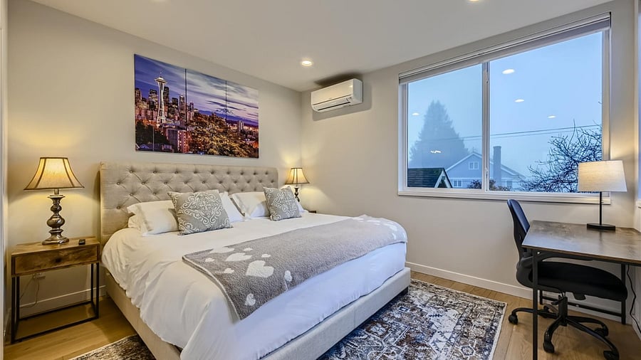 Wallingford Townhome - Bedroom