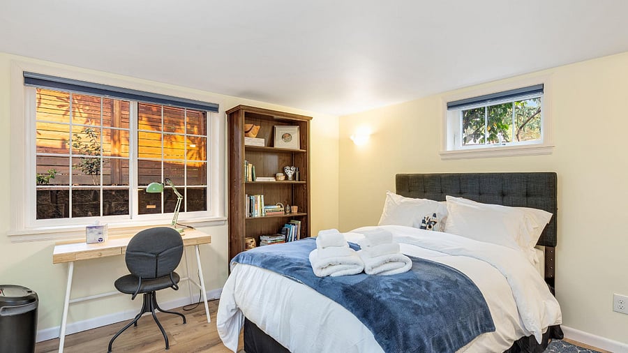 University District Townhome - Bedroom