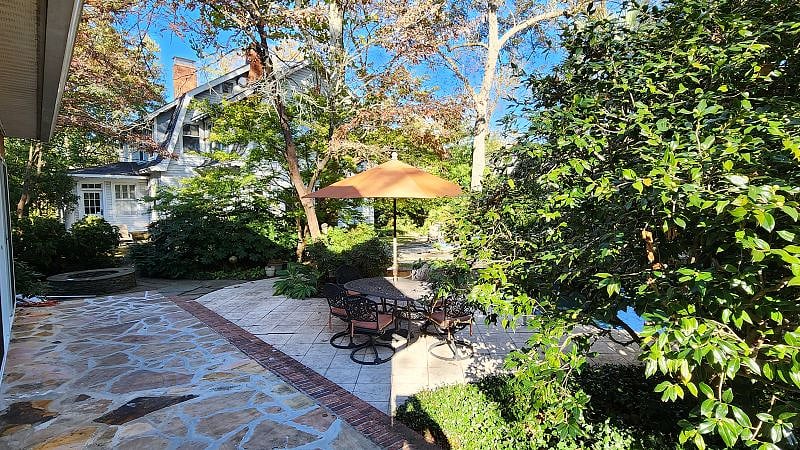 view from front patio showing proximity of main house