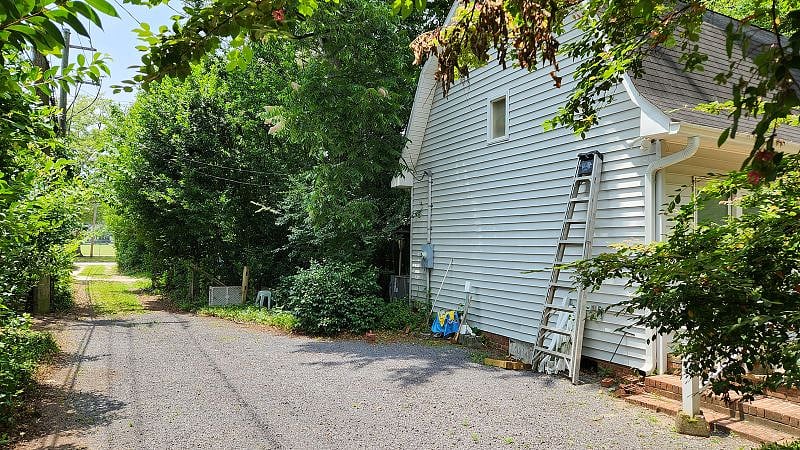 private drive and parking