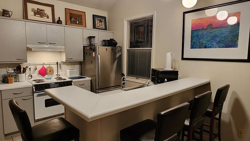 kitchen and eat-in counter