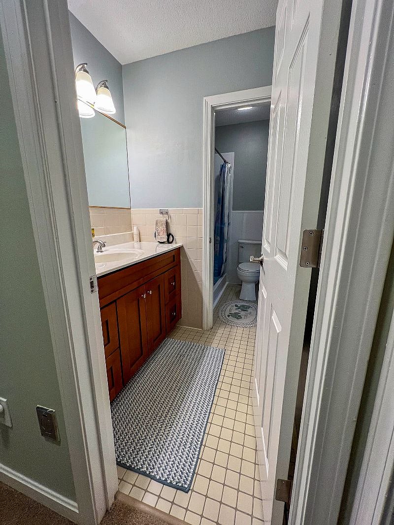 Main bathroom