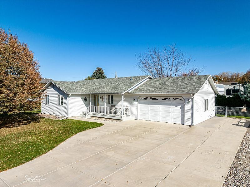 Front Exterior, RV Parking