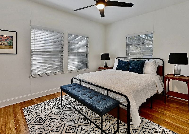 Second bedroom with queen bed