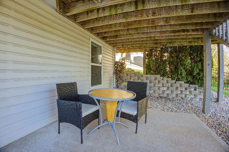 Sit-out chairs and table 2