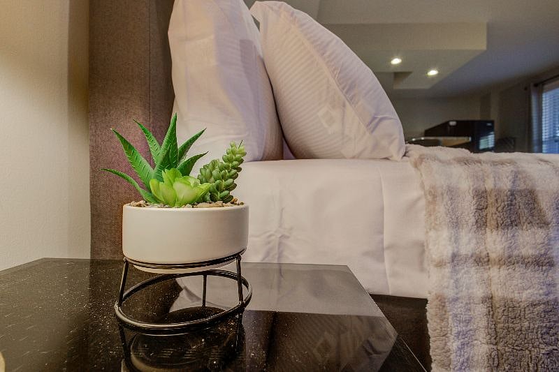 Queen bed side table with flower
