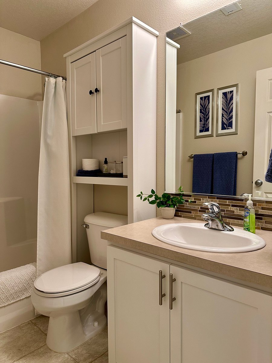Second bathroom in upstairs hallway.