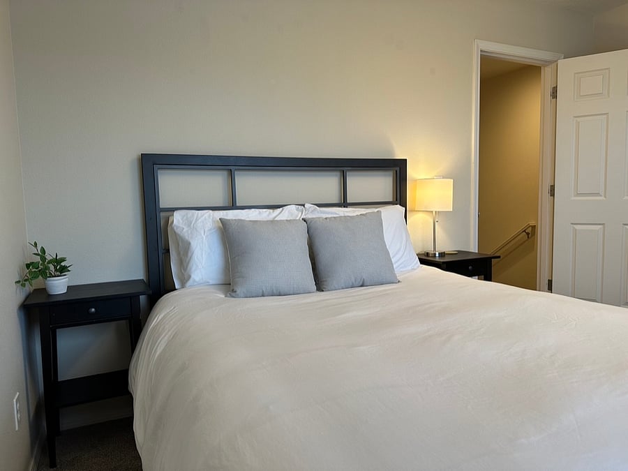 Queen size bed in second bedroom