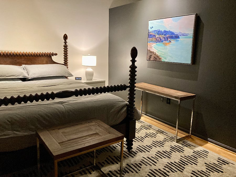 Cozy night time ambiance.