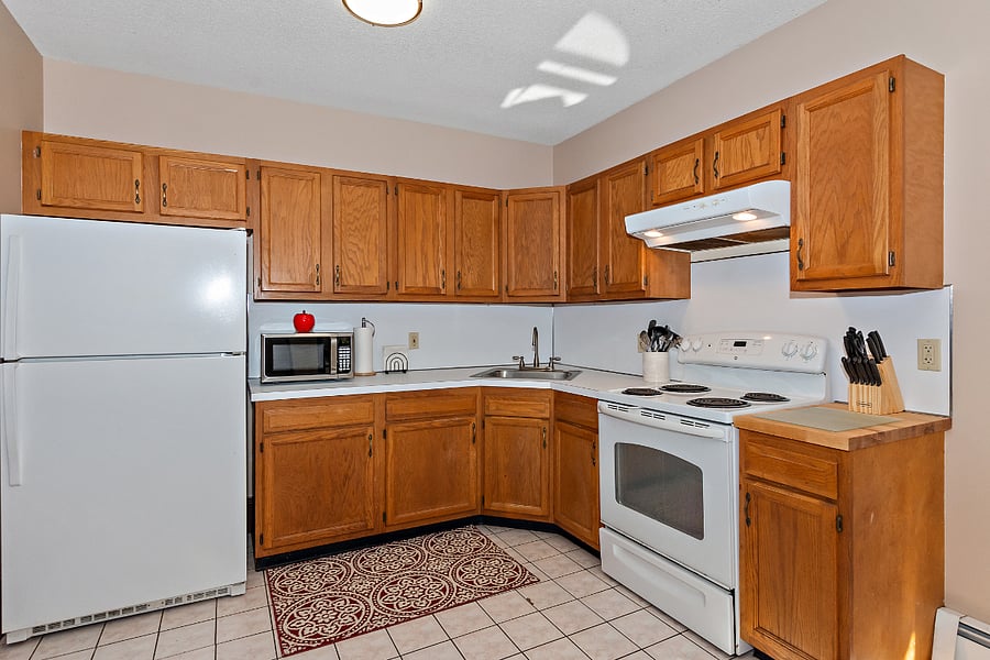 Spacious and bright kitchen