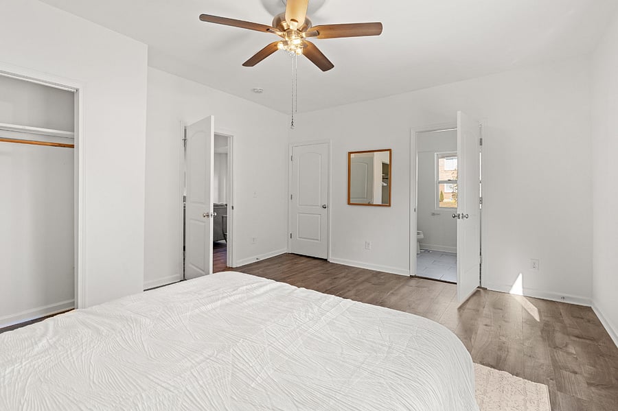 Master Bedroom (2)