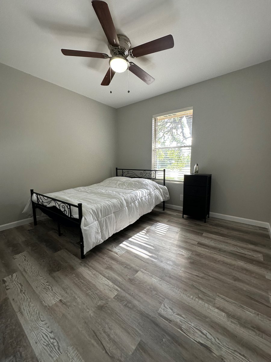 one of the bedrooms w/full bed