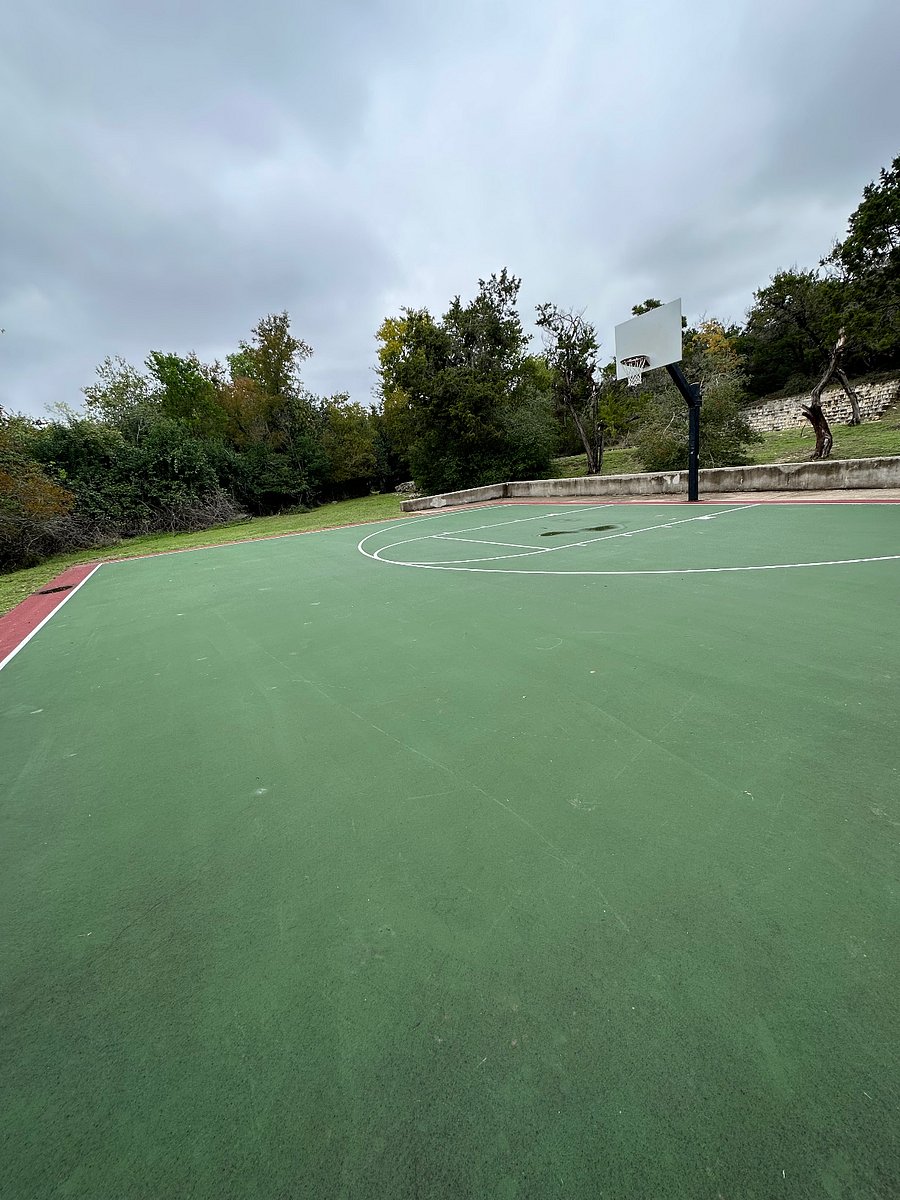 Basketball court - park across the house- less than a couple minutes away