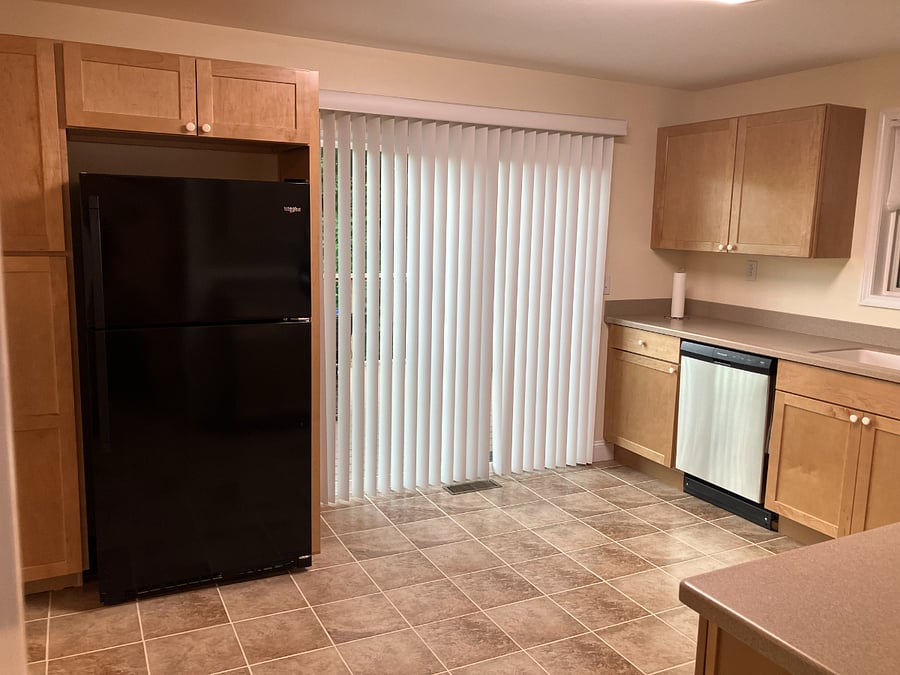 Kitchen (Full Frig and Dishwasher)