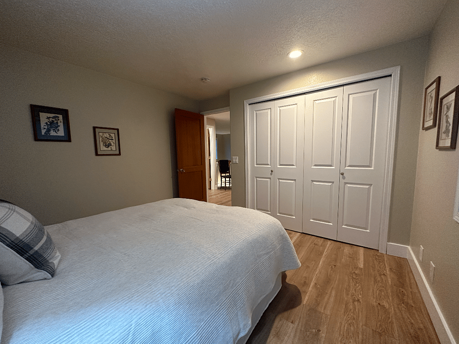 Bedroom 2 - Upstairs - Queen Size Bed