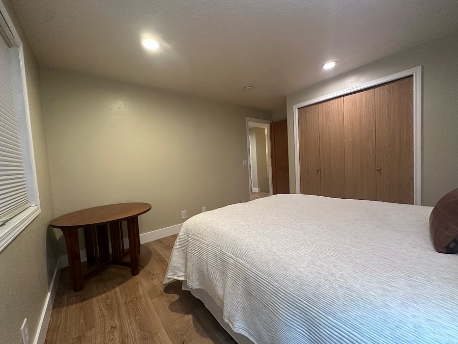 Bedroom 2 - Upstairs - Queen Size Bed
