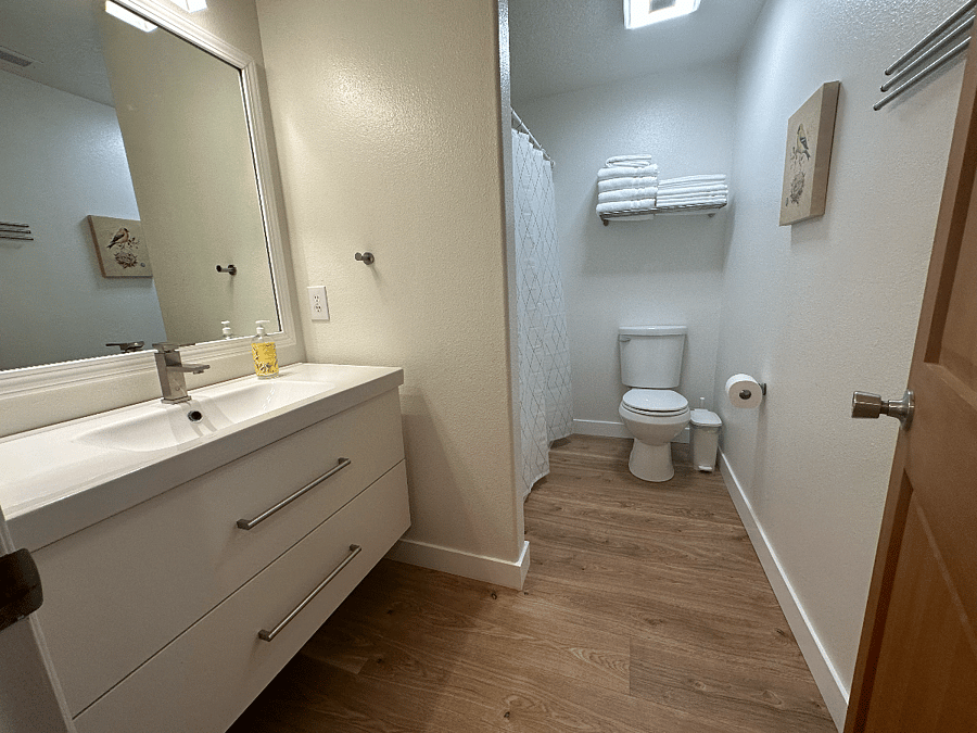 Upstairs full bath