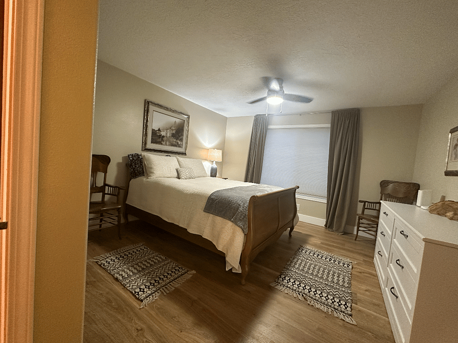 Primary Bedroom - Queen Size bed on main floor