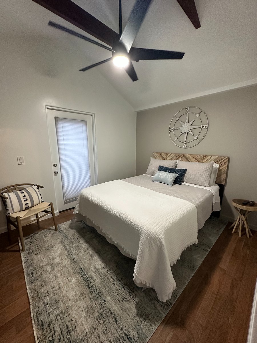 Queen Bedroom