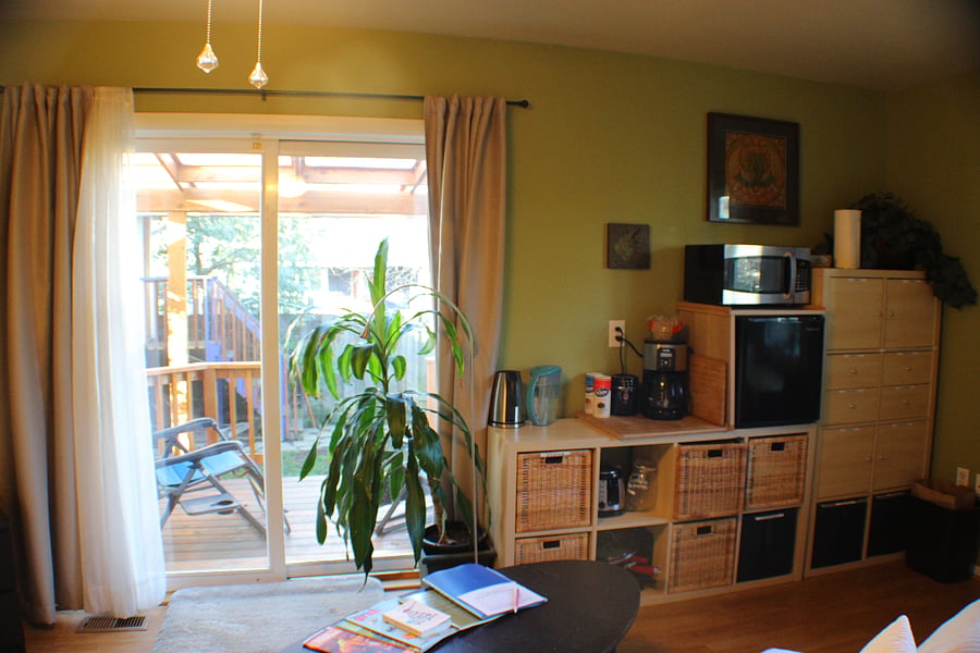 Kitchette in room, with access to full kitchen in the house as well for any substantial fridge or cooking needs