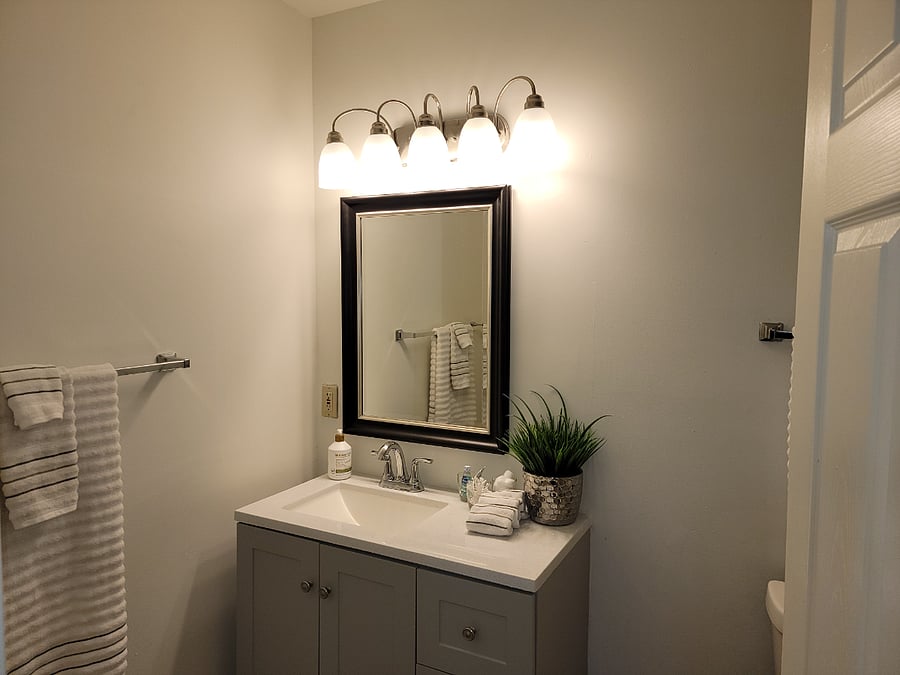 Full Bathroom off the Main bedroom 