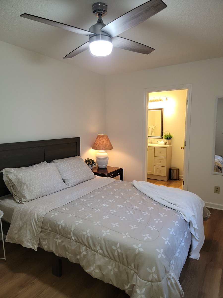 Queen bedroom