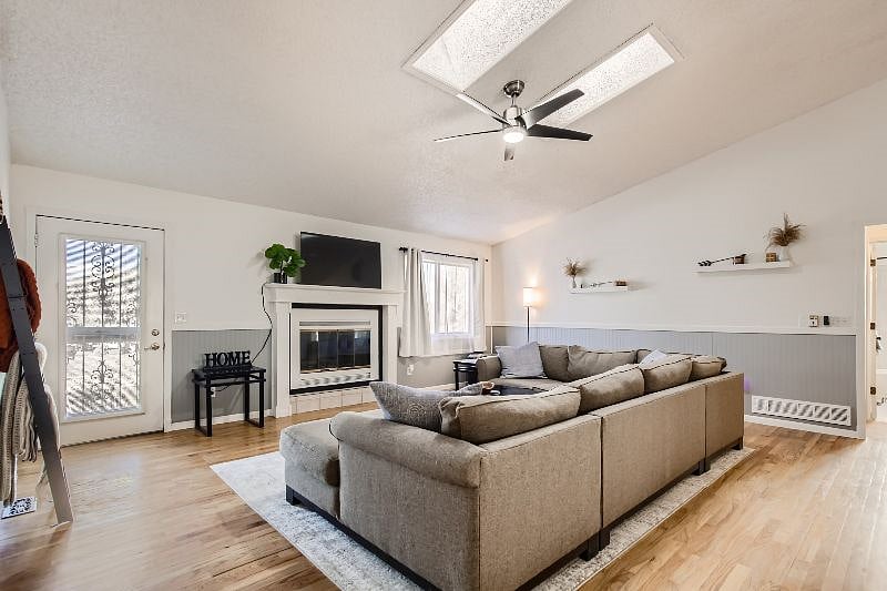 Spacious living room