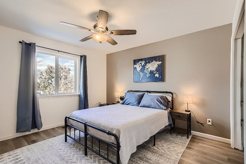 3rd bedroom with queen bed